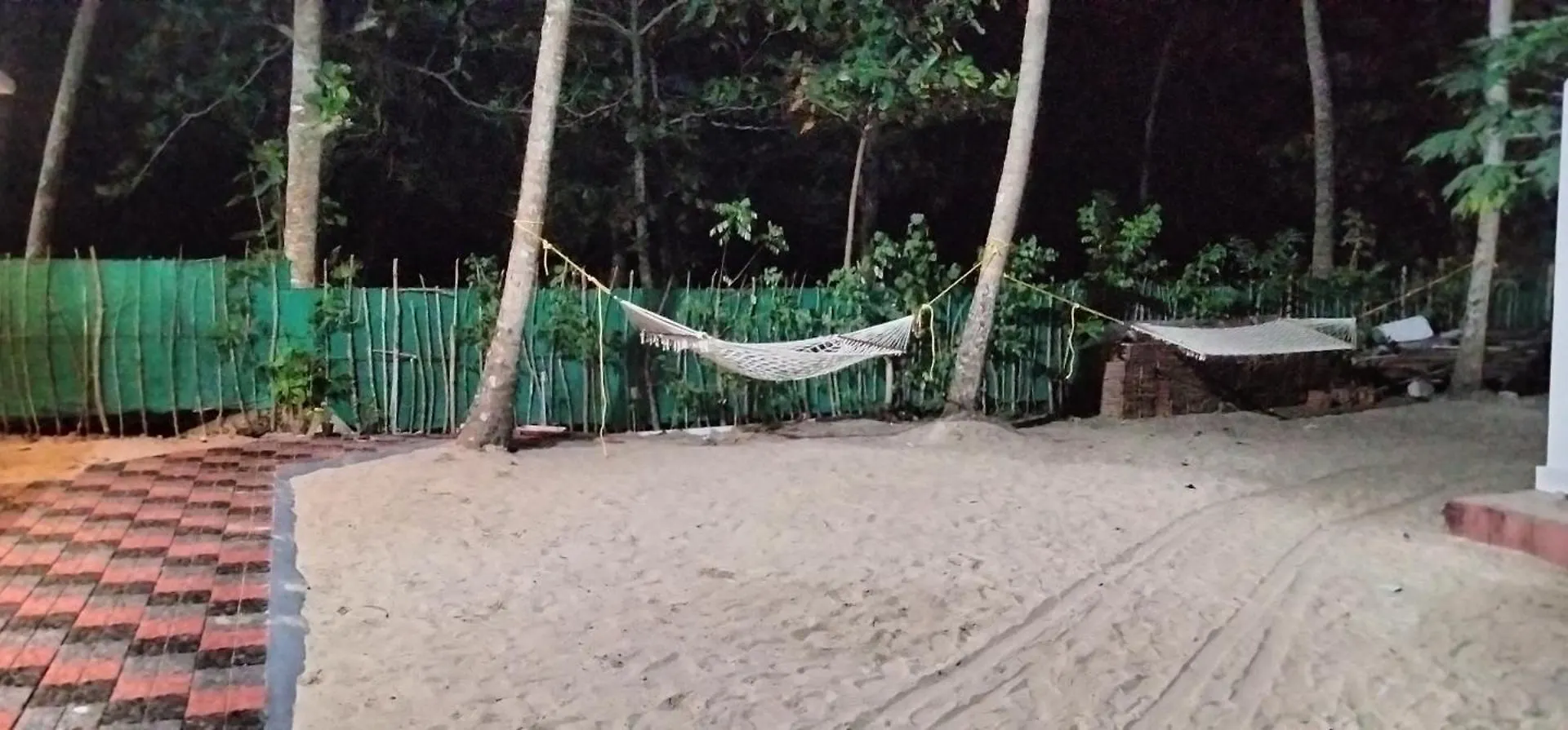 Dolphins Turf Bed and Breakfast Mararikulam